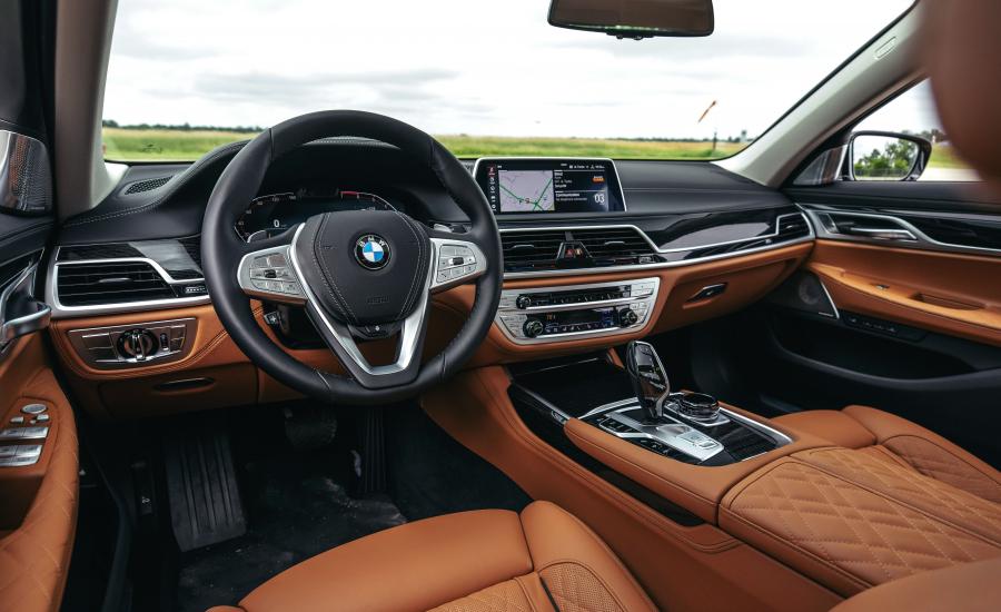 Торпедо BMW 750i xDrive (G11) 2019 года  (NA) (фото 14 из 40)